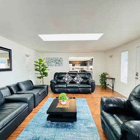 Shiny Rambler House With Spacious Solarium.